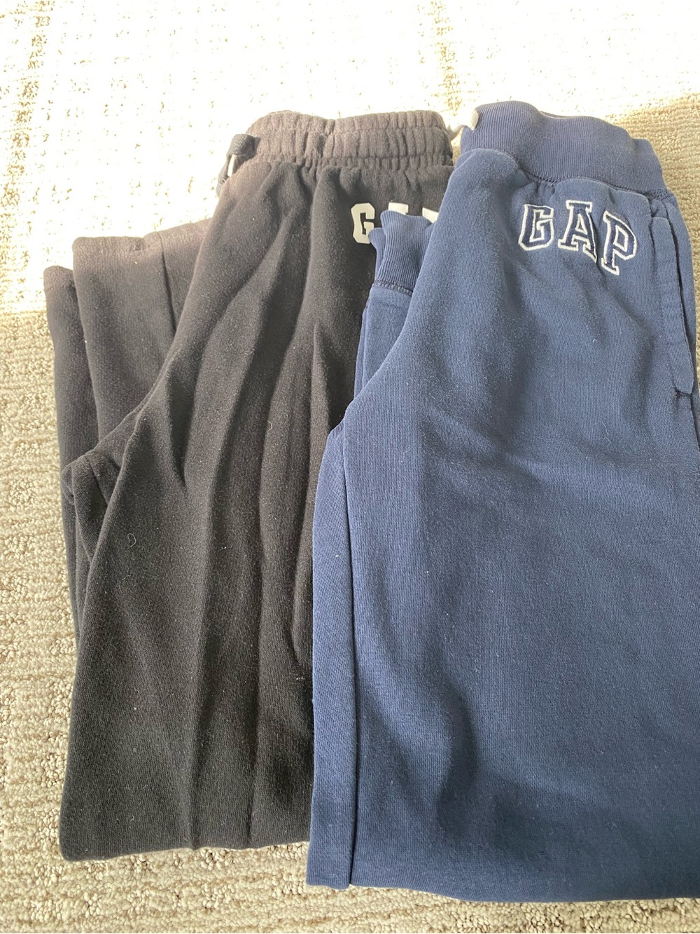 GAP Boys Navy & Black Sweatpant Set - size XL